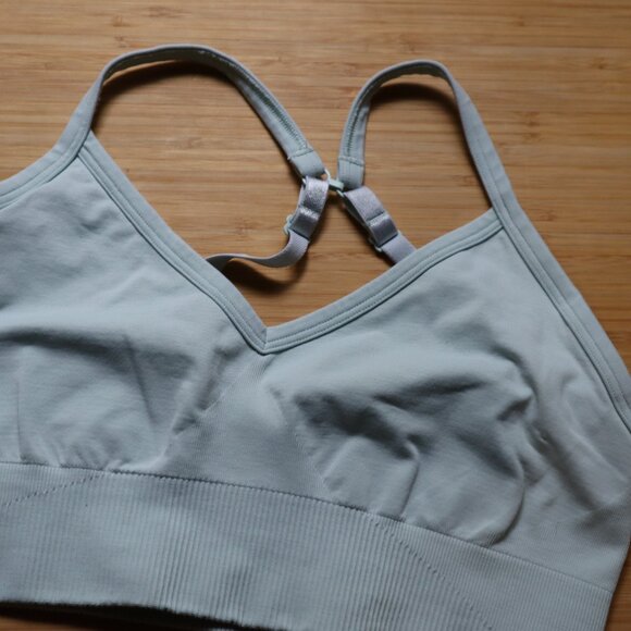 Lululemon Sports Bra- size 6- Minty Blue - Picture 4 of 6